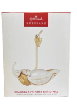 Hallmark 2023 Keepsake Grandbaby's First Christmas Pea In A Pod Ornament New Box -Hallmark || Disney Shop f2cde53a 6e38 52b6 9312 f4192e8911cd